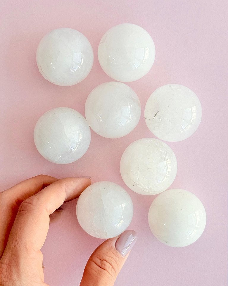 Esfera de Quartzo Branco Mini - Purificação, Paz Interior, Serenidade Emocional