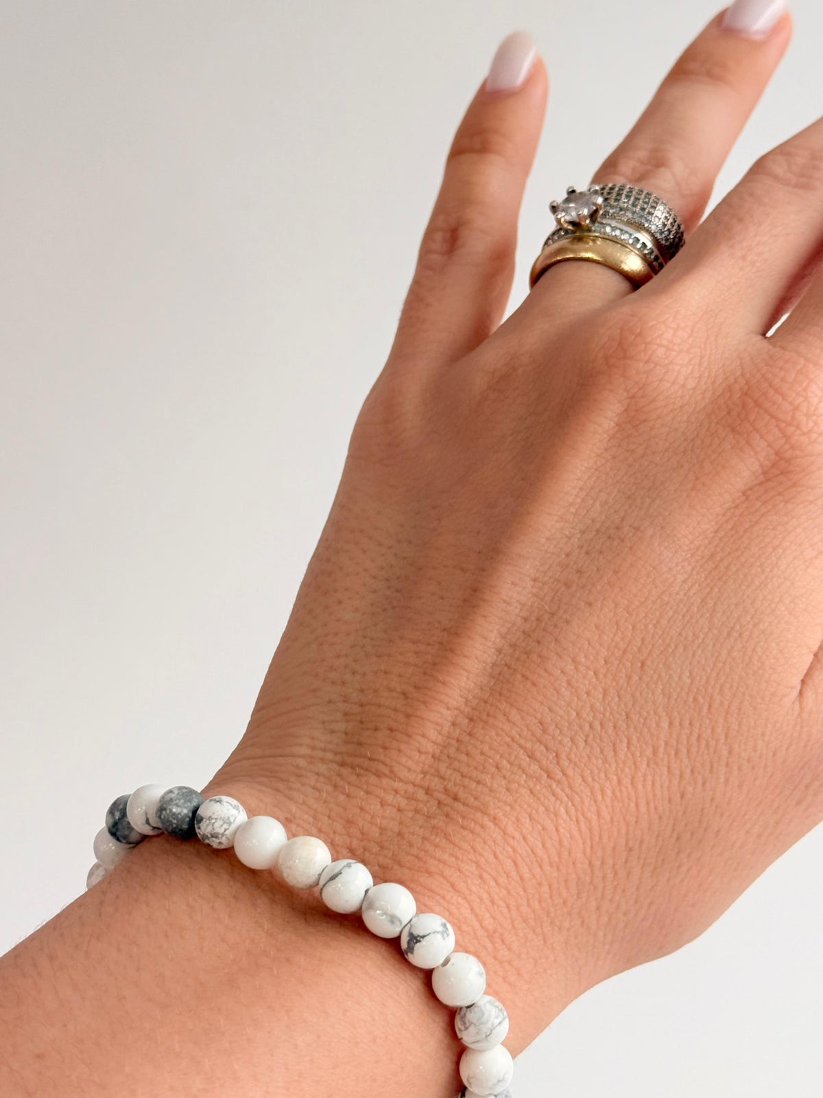 Pulseira de Howlita Redonda 6mm - Paz, Paciência e Equilíbrio de Emoções