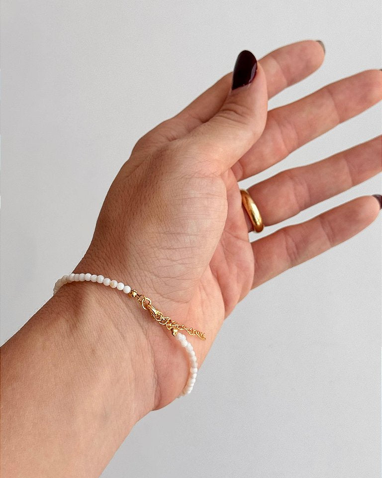 Pulseira de Madre Pérola Redonda 2mm - Amor Universal, Proteção e Riqueza