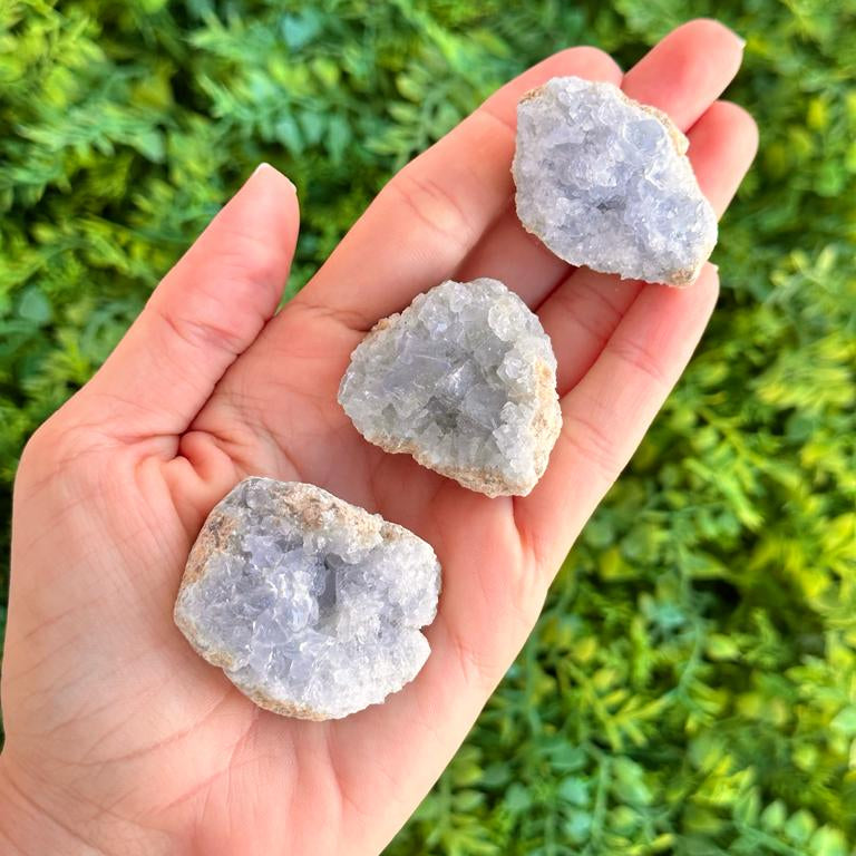 Drusa de Celestita Mini 30 a 50g - Realização de Sonhos, Conexão com Anjos da Guarda