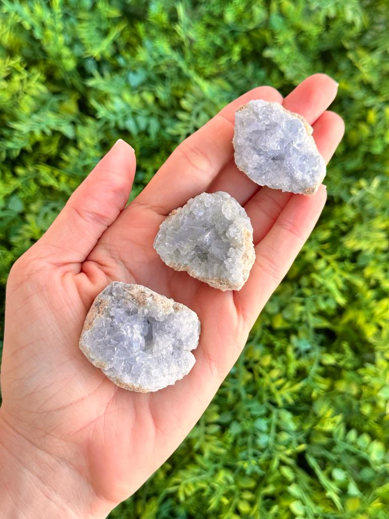 Drusa de Celestita Mini 30 a 50g - Realização de Sonhos, Conexão com Anjos da Guarda
