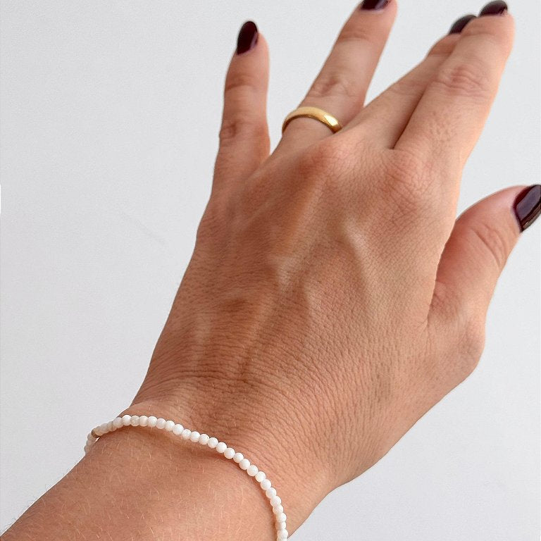 Pulseira de Madre Pérola Redonda 2mm - Amor Universal, Proteção e Riqueza