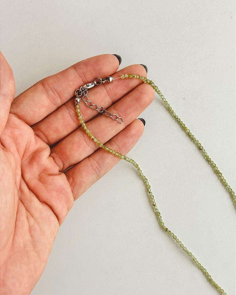 Colar de Peridoto 2mm Multifacetado - Transformação; Mudanças Drásticas; Destino; Libera Tensões