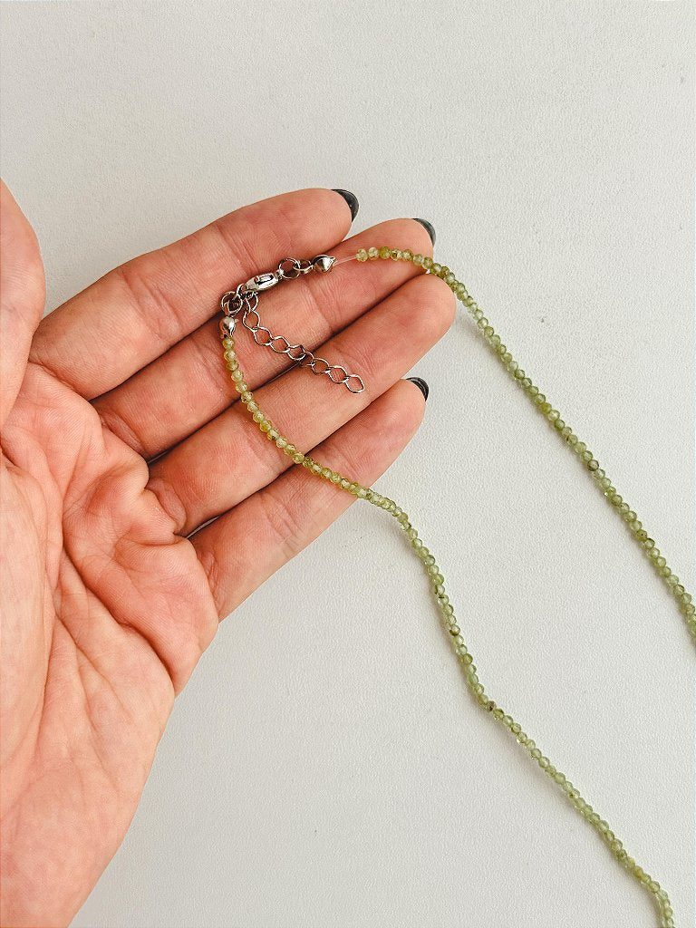 Colar de Peridoto 2mm Multifacetado - Transformação; Mudanças Drásticas; Destino; Libera Tensões