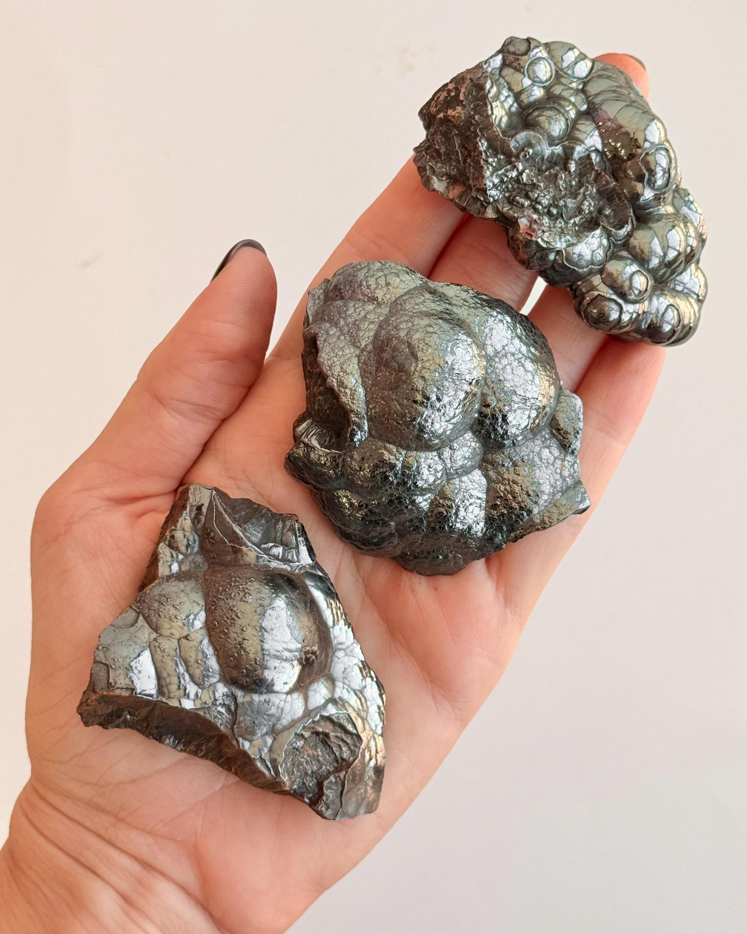 Goethita Bruta G - Pedra de Poder; Mistério e Profundidade; Dissolve Bloqueios; Bruxaria