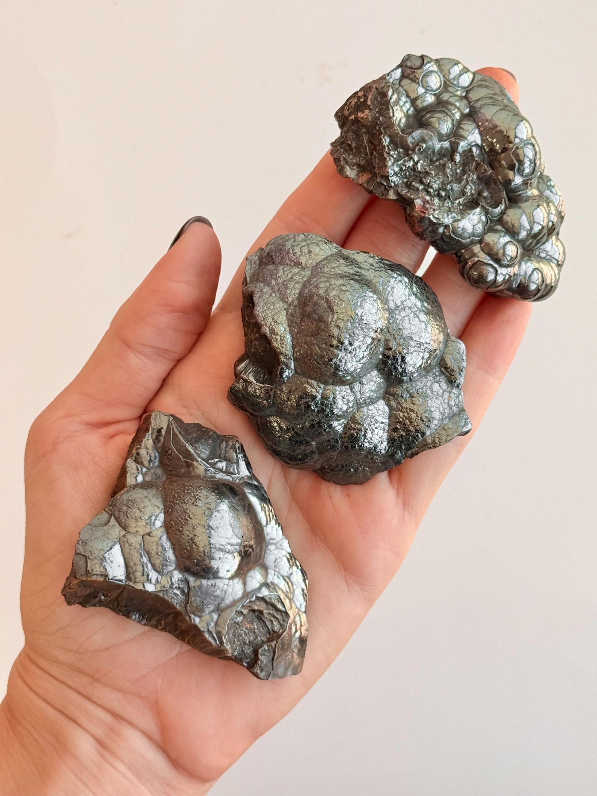 Goethita Bruta G - Pedra de Poder; Mistério e Profundidade; Dissolve Bloqueios; Bruxaria