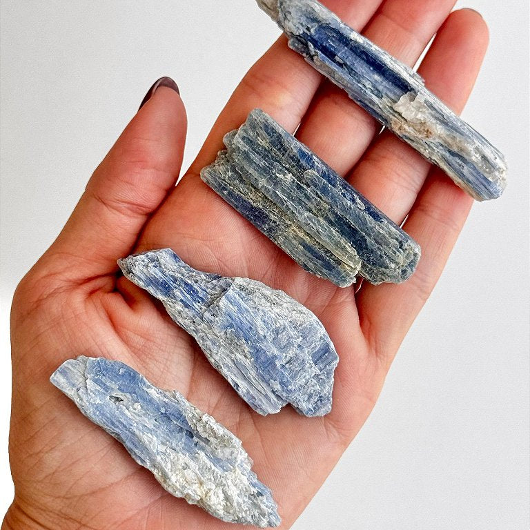 Cianita Azul Bruta P - Pedra de Miguel Arcanjo; Proteção dos Anjos