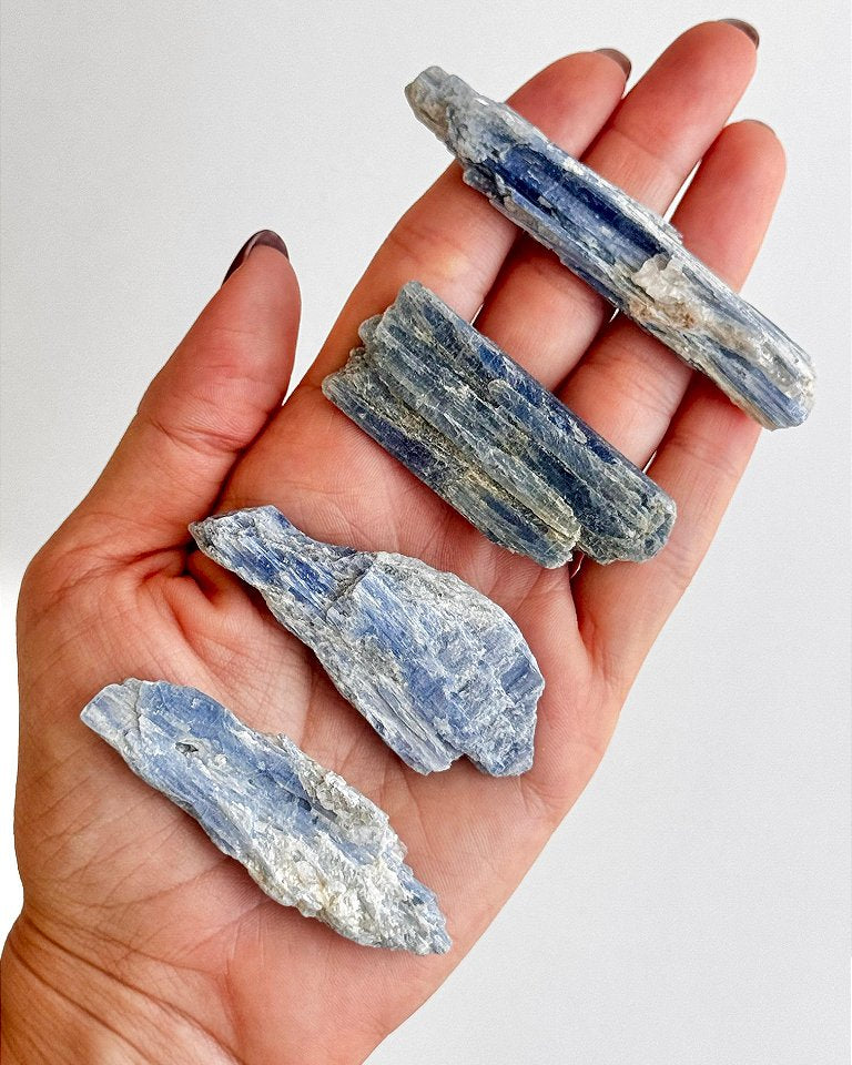 Cianita Azul Bruta P - Pedra de Miguel Arcanjo; Proteção dos Anjos