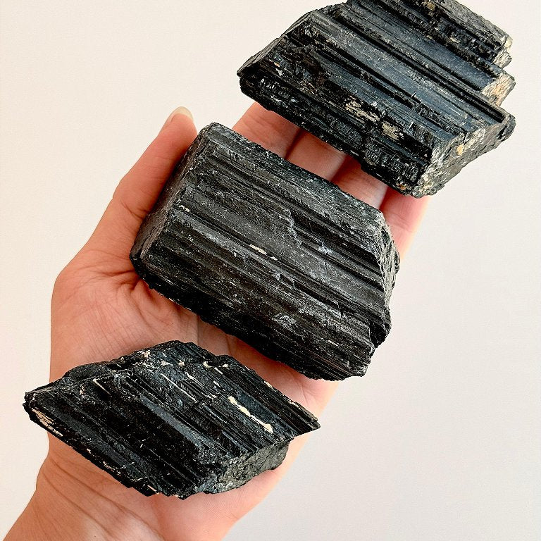 Turmalina Negra de Ambiente P 100 a 300g - Proteção Energética e Espiritual, Inseguranças e Soluções