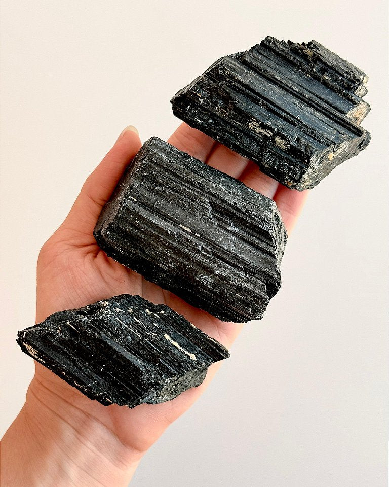 Turmalina Negra de Ambiente P 100 a 300g - Proteção Energética e Espiritual, Inseguranças e Soluções