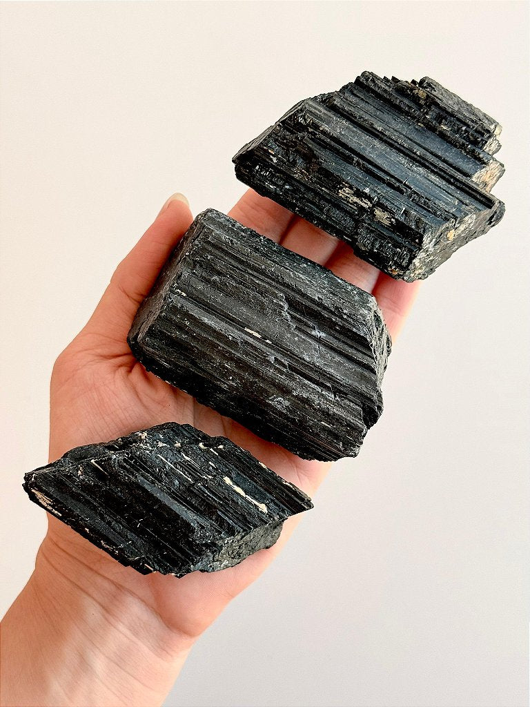 Turmalina Negra de Ambiente P 100 a 300g - Proteção Energética e Espiritual, Inseguranças e Soluções
