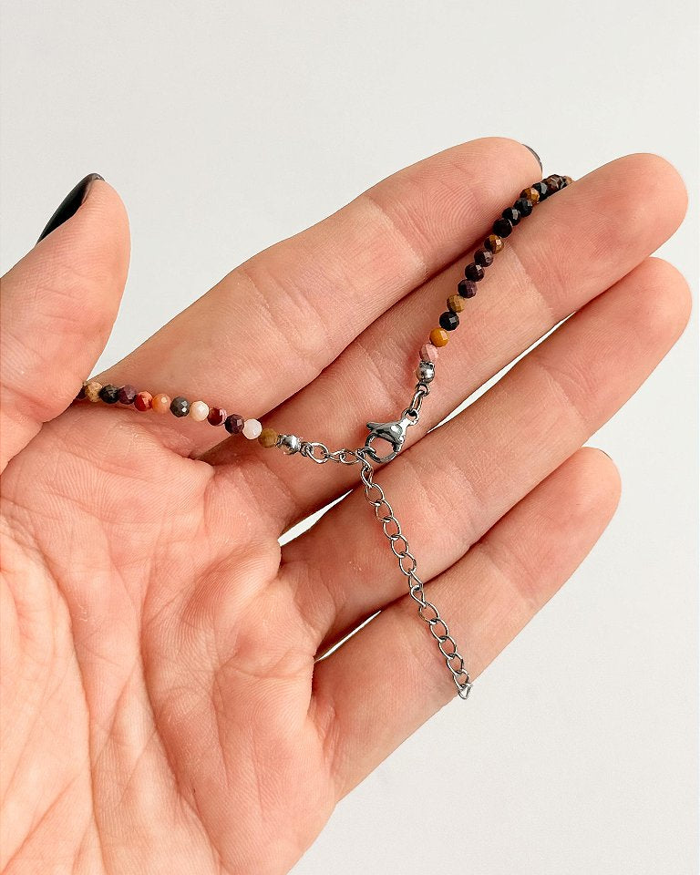 Pulseira de Jaspe Mokaíta 2mm Multifacetada - Correção de Karmas, Jovialidade e Força