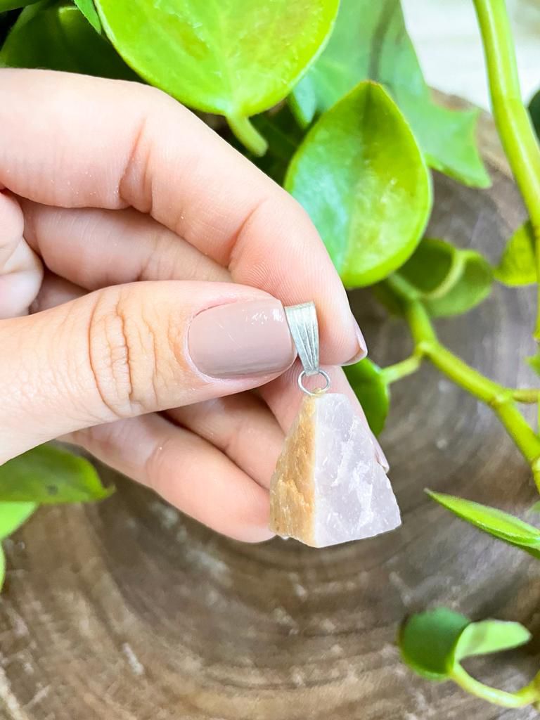 Pingente de Pedra da Lua de Marrocos Bruto - Sagrado Feminino, Sensualidade e Fertilidade