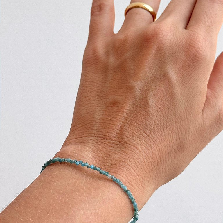 Pulseira de Apatita 2mm Multifacetada - Melhora Timidez, Irritabilidade e Exaustão Emocional; Auxilia com Hiperatividade e Autismo