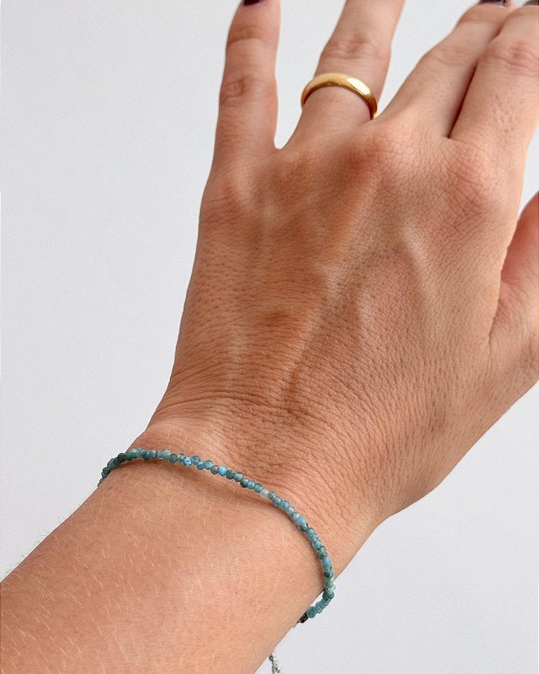 Pulseira de Apatita 2mm Multifacetada - Melhora Timidez, Irritabilidade e Exaustão Emocional; Auxilia com Hiperatividade e Autismo
