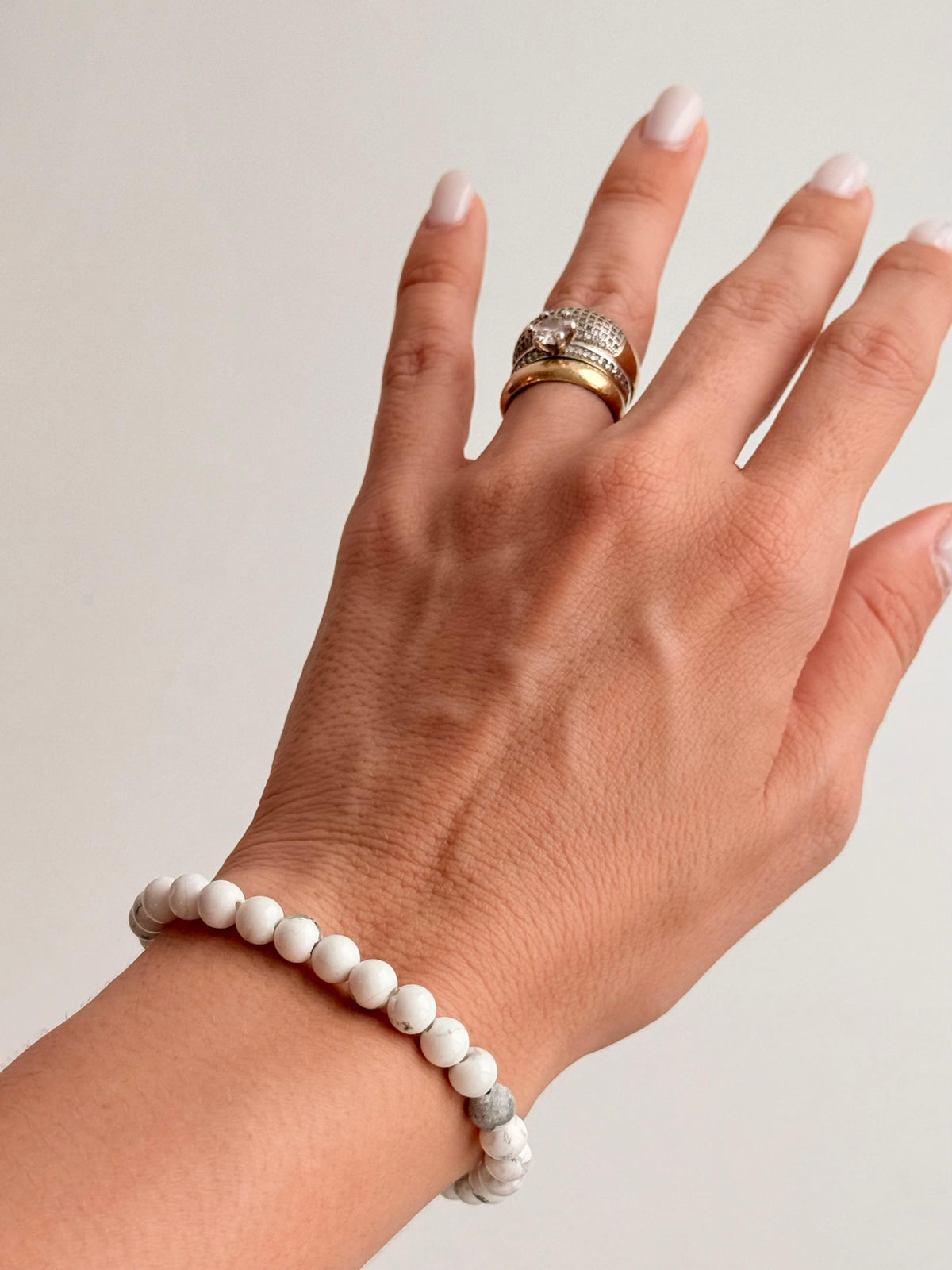 Pulseira de Howlita Redonda 6mm - Paz, Paciência e Equilíbrio de Emoções