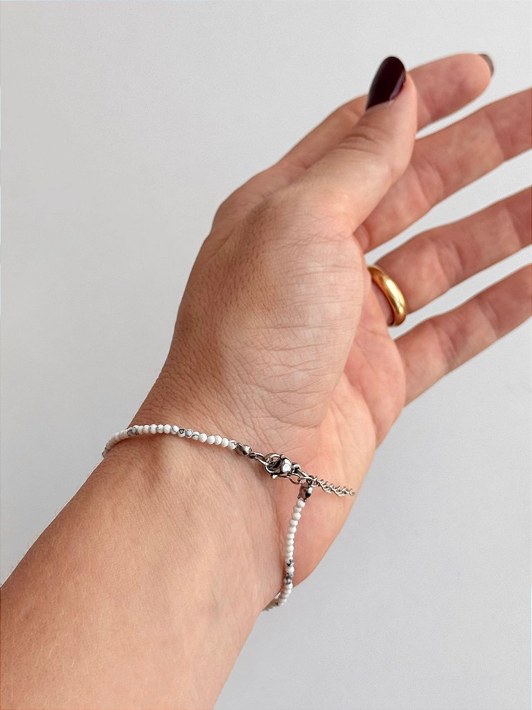 Pulseira de Howlita 2mm Multifacetada - Paciência, Ansiedade, Equilíbrio de Emoções e Paz