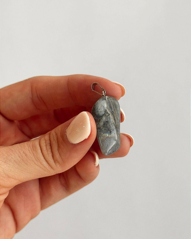 Pingente de Labradorita Qualidade Especial - Pedra da Magia; Quem é você; Conexão Espiritual