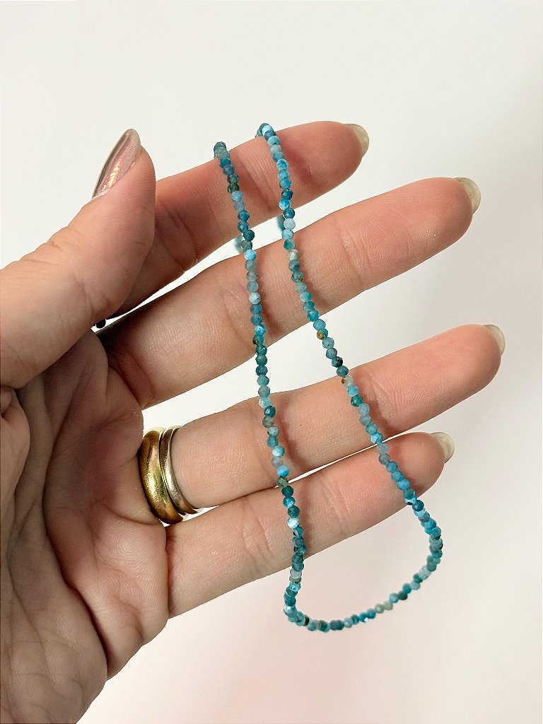 Colar de Apatita 2mm Multifacetado - Melhora Timidez, Irritabilidade e Exaustão Emocional; Auxilia com Hiperatividade e