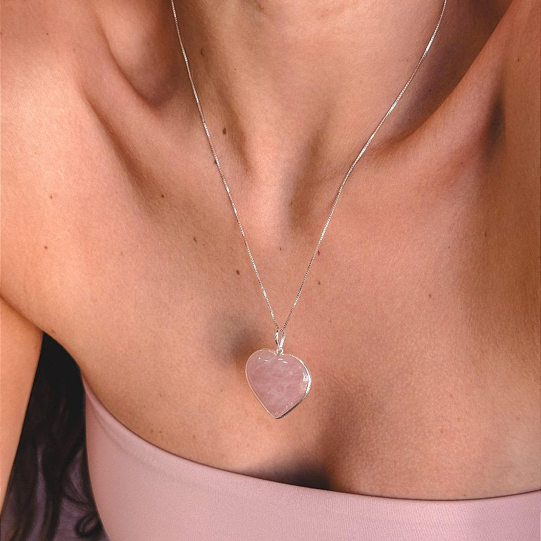 Pingente Coração de Quartzo Rosa em Prata 925 - Amor; Autoestima; Relacionamentos