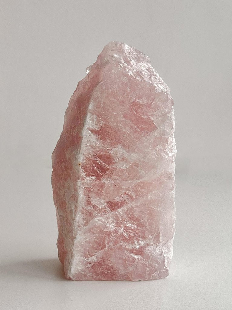 Quartzo Rosa - Base Serrada GRANDE 20cm - Amor Próprio, Perdão, Acolhimento e Gratidão