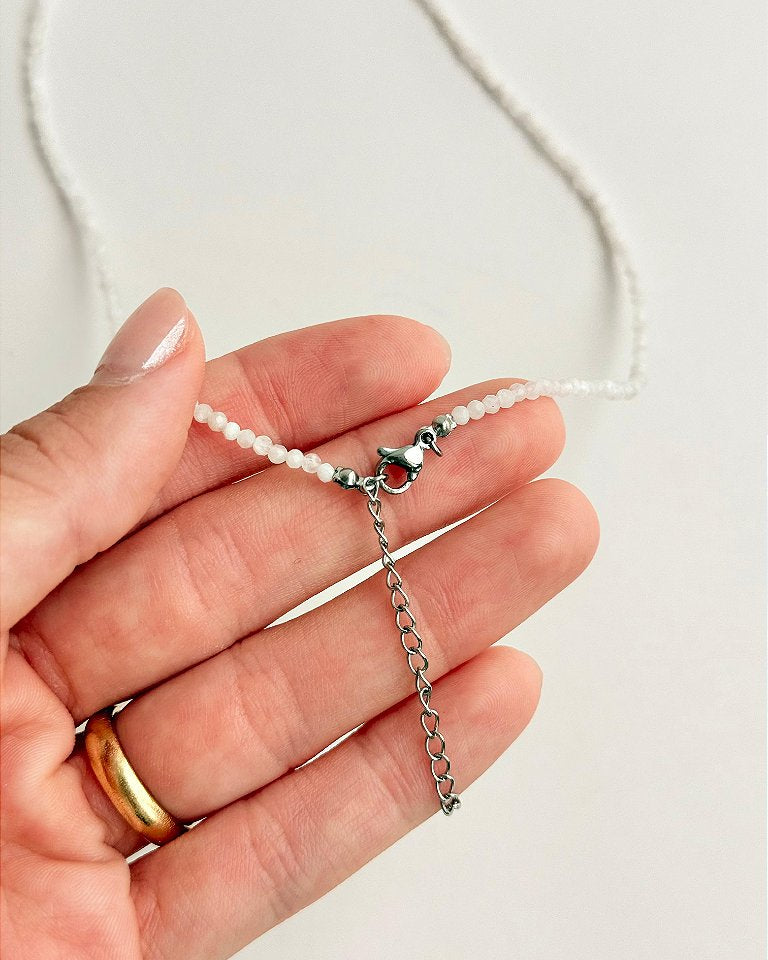 Colar de Pedra da Lua 2mm Multifacetada -  Sensualidade, Energia Feminina, Domínio das Emoções e Fertilidade