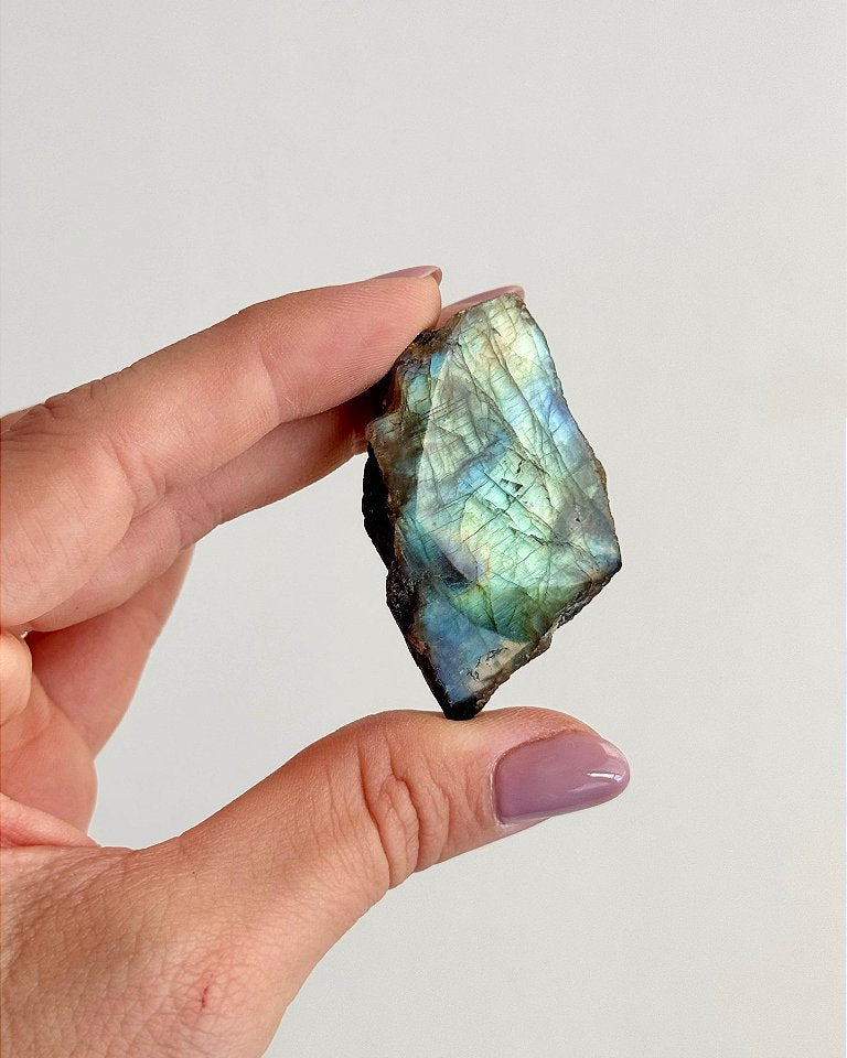 Labradorita Lapidada - Qualidade Especial - Pedra da Magia; Quem é você; Conexão Espiritual