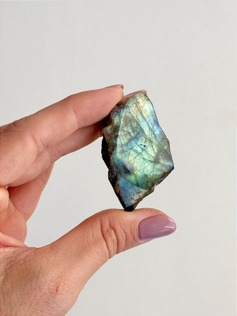 Labradorita Lapidada - Qualidade Especial - Pedra da Magia; Quem é você; Conexão Espiritual