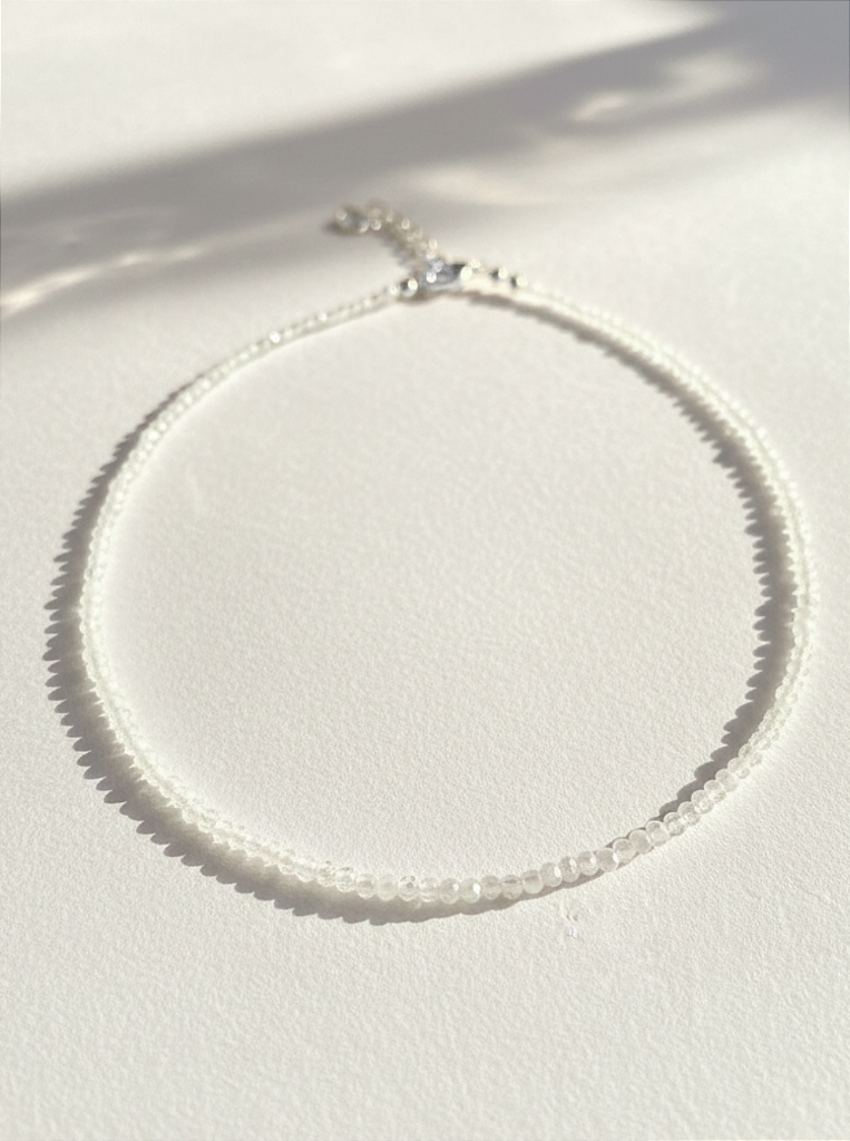Colar de Pedra da Lua 2mm Multifacetada -  Sensualidade, Energia Feminina, Domínio das Emoções e Fertilidade