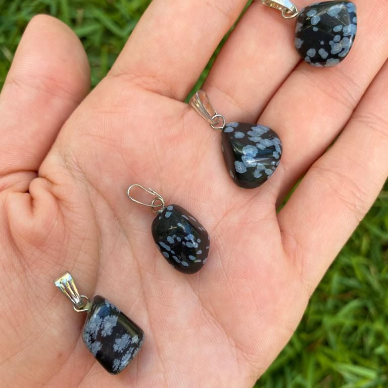 Pingente de Obsidiana Floco de Neve - Estresse, desapego e receptividade