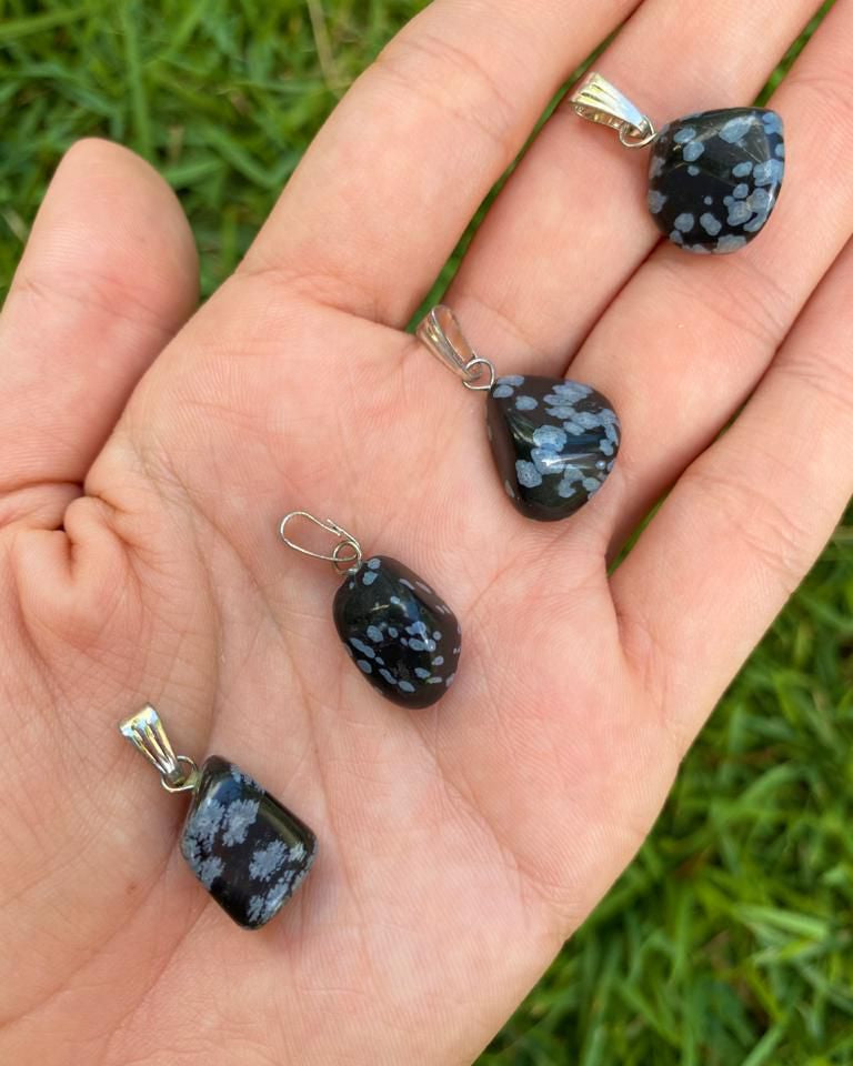 Pingente de Obsidiana Floco de Neve - Estresse, desapego e receptividade