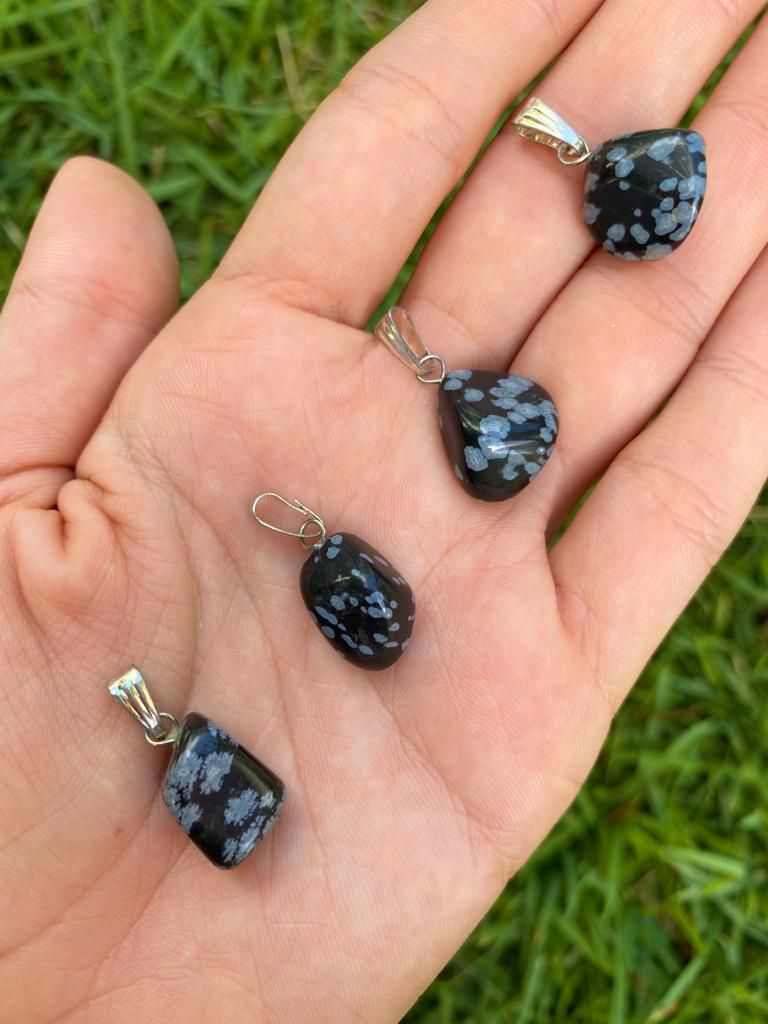 Pingente de Obsidiana Floco de Neve - Estresse, desapego e receptividade