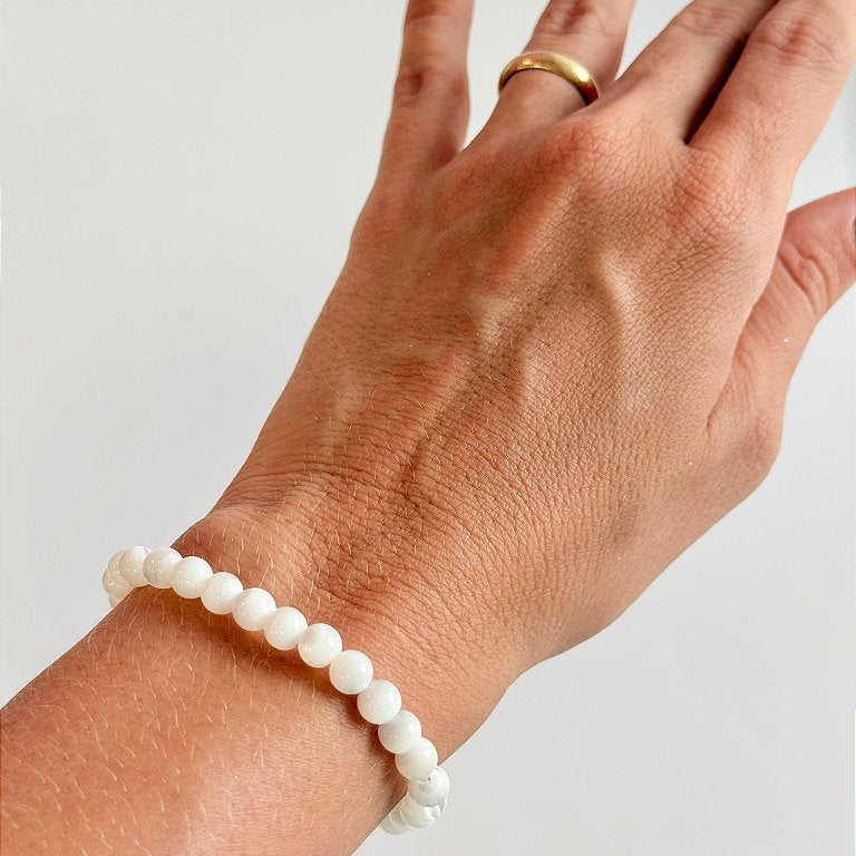 Pulseira de Madre Pérola Redonda 6mm - Amor Incondicional, Riqueza, Beleza, Proteção e Pensamentos de Paz