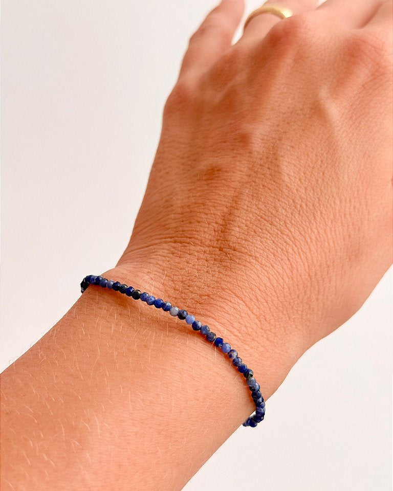 Pulseira de Sodalita 2mm Multifacetada - Direcionamento, Clareza Mental, Decisões, Discernimento