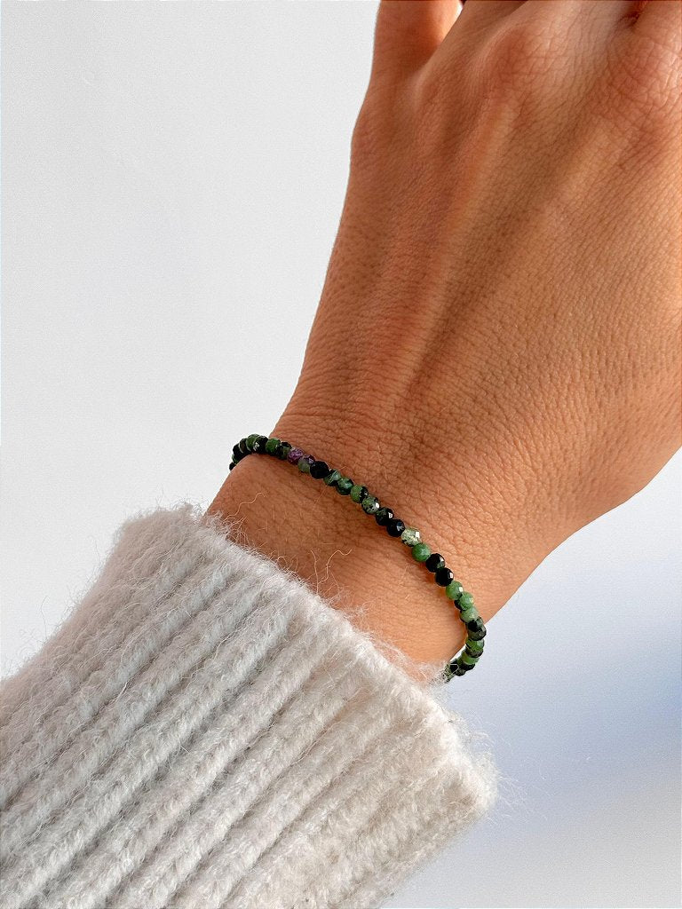 Pulseira de Zoisita com Rubi 3mm Multifacetada - Paixão pela Vida; Sucesso; Decisões