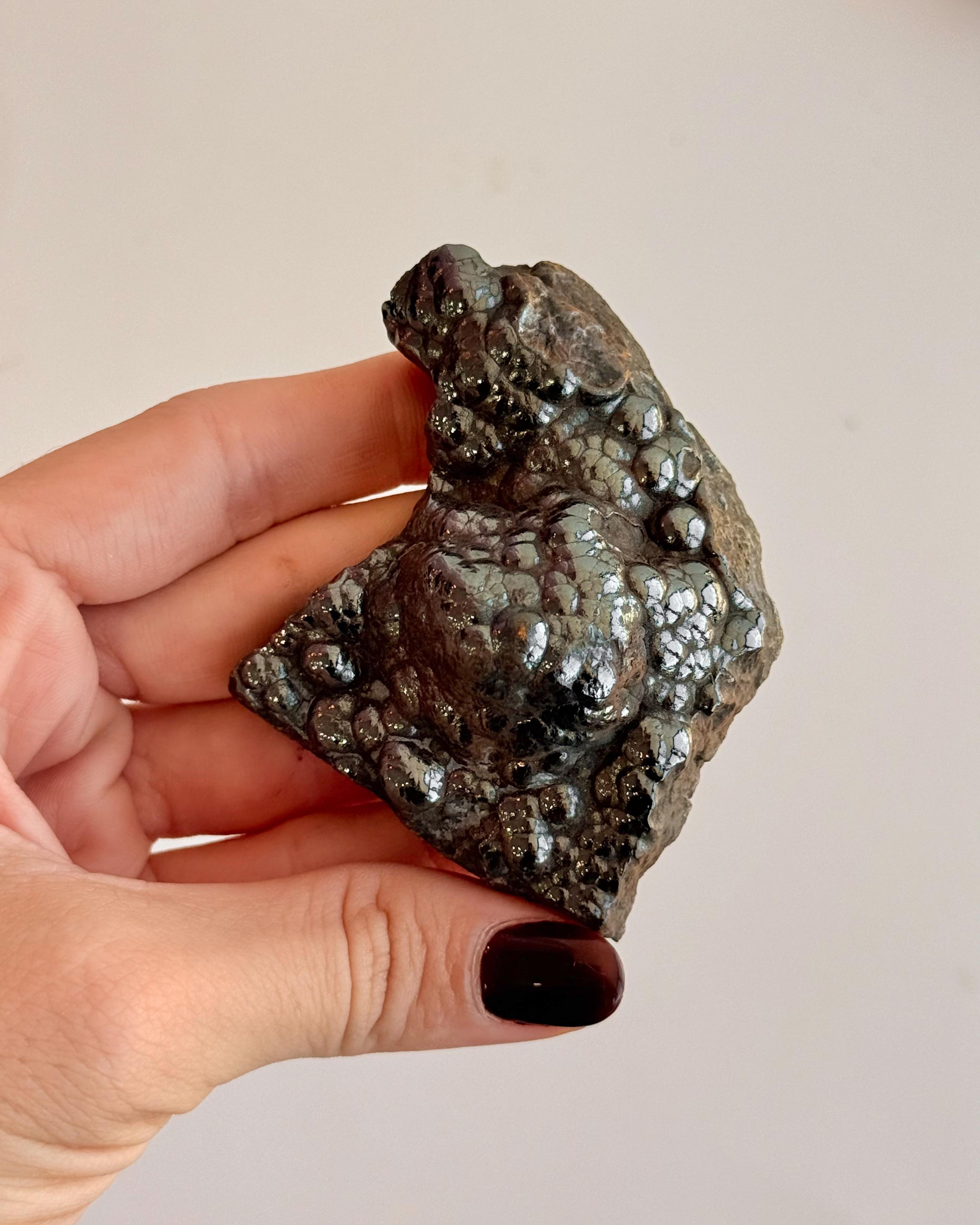 Goethita Bruta G - Pedra de Poder; Mistério e Profundidade; Dissolve Bloqueios; Bruxaria