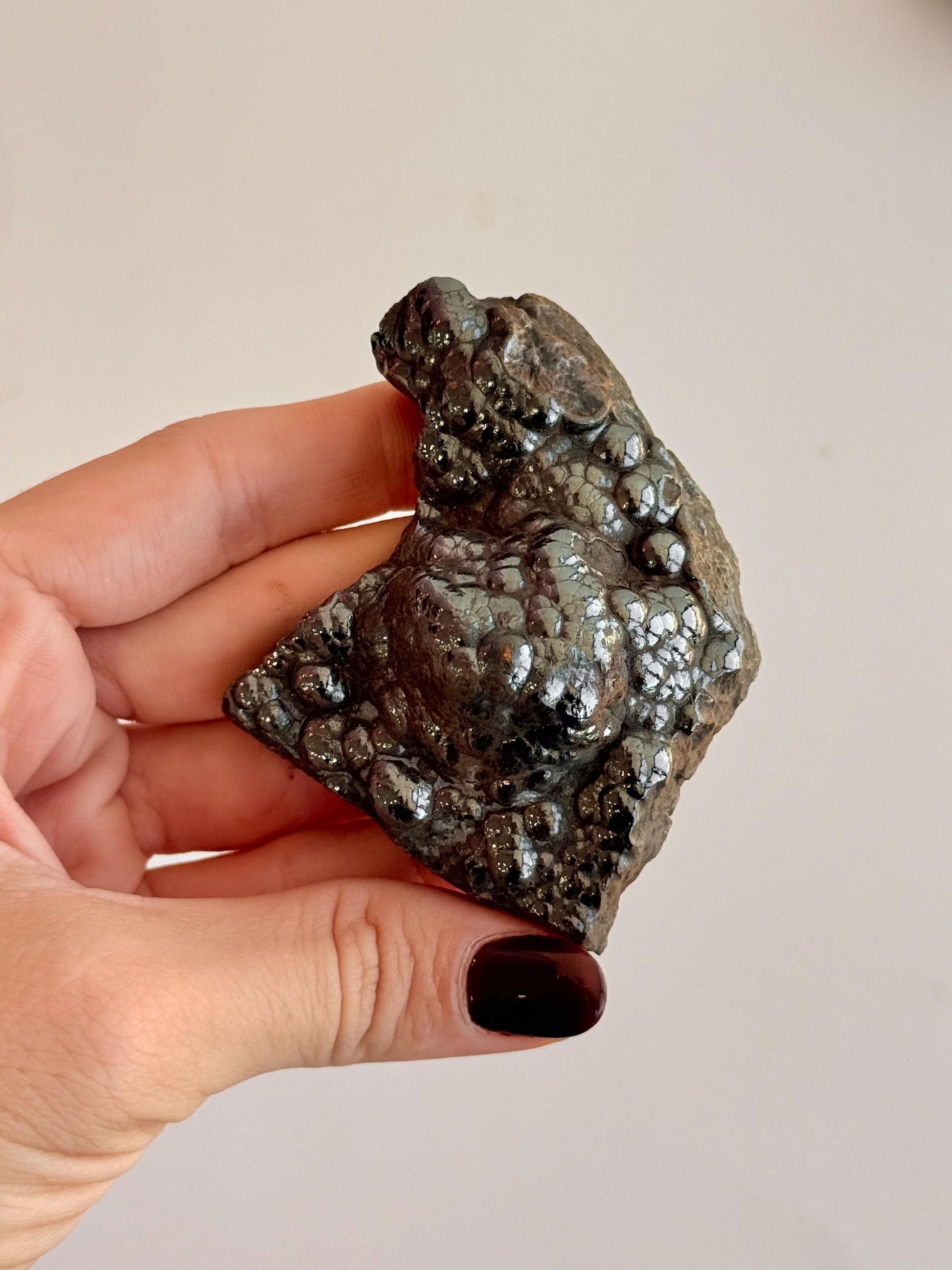 Goethita Bruta G - Pedra de Poder; Mistério e Profundidade; Dissolve Bloqueios; Bruxaria