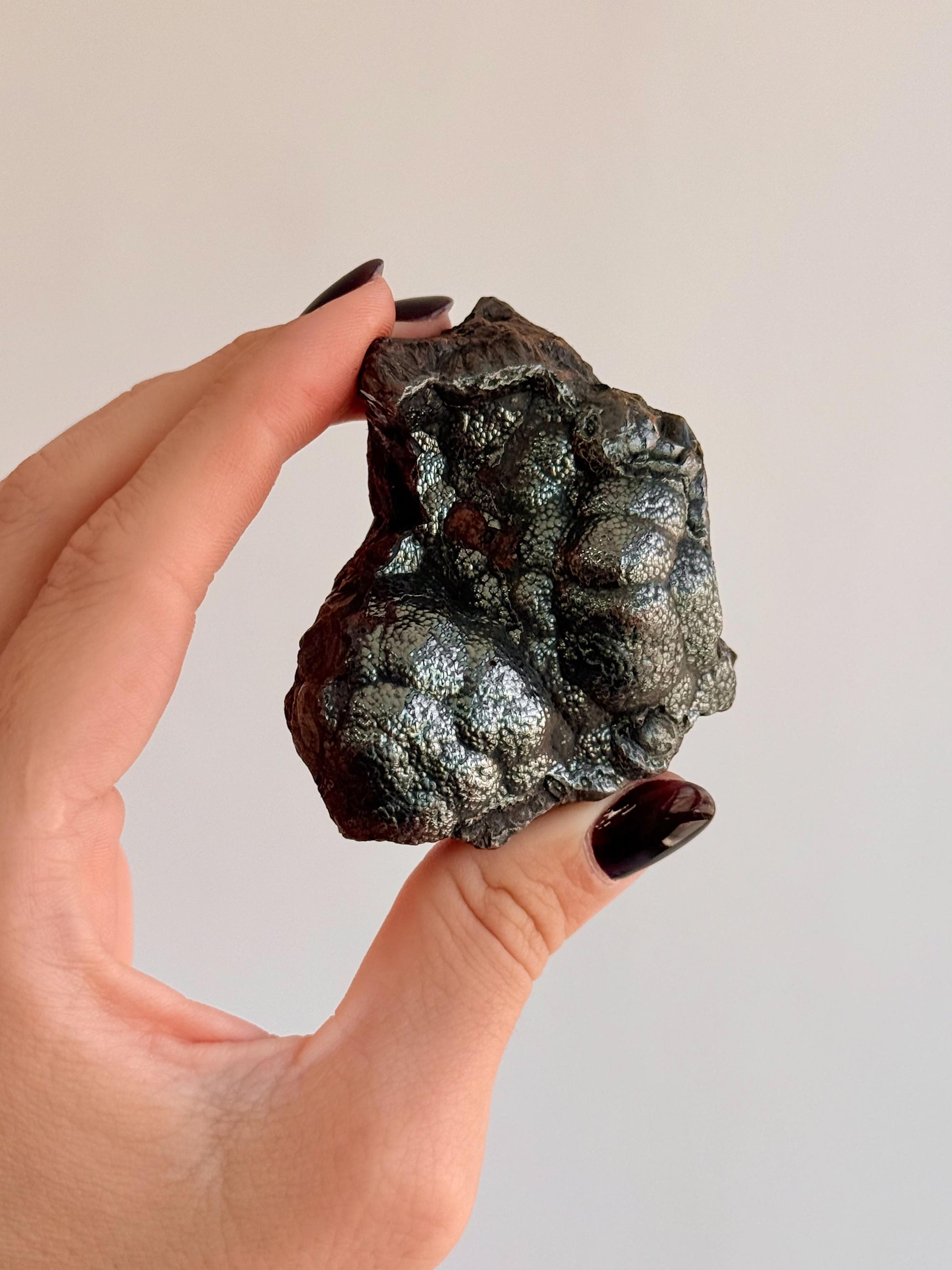 Goethita Bruta G - Pedra de Poder; Mistério e Profundidade; Dissolve Bloqueios; Bruxaria