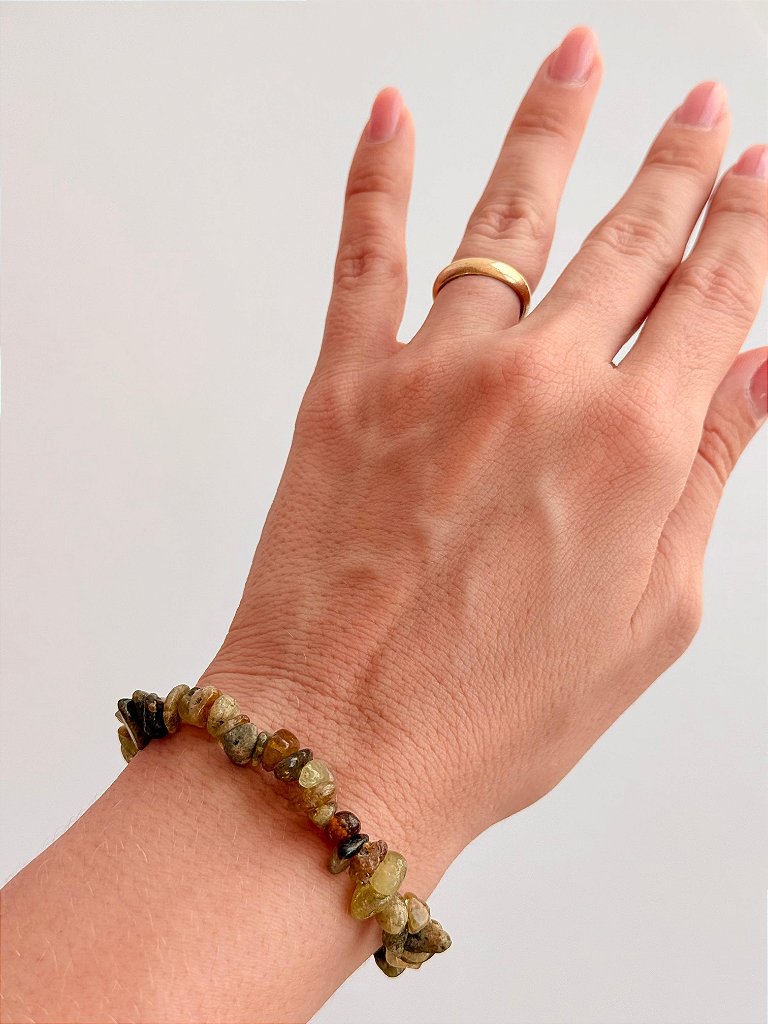 Pulseira de Granada Verde – Crescimento, Prosperidade e Cura do Coração