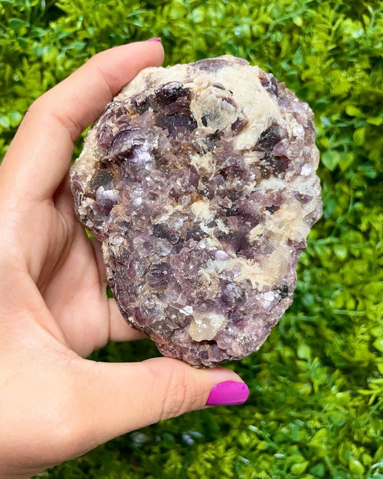 Lepidolita Bruta Grande 240 a 400g - Missão de Vida; Fé e Calma