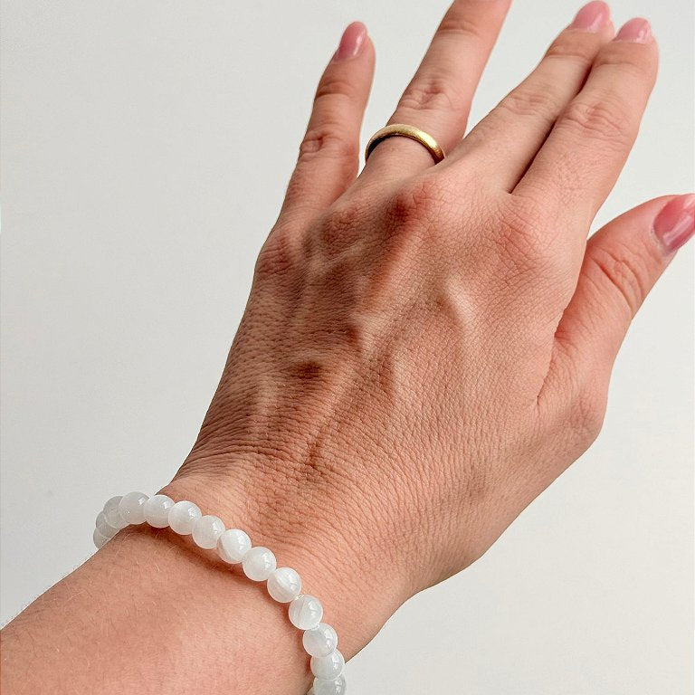 Pulseira de Selenita Redonda 6mm - Limpeza Energética; Paz de Espírito; Cansaço Mental e Dores