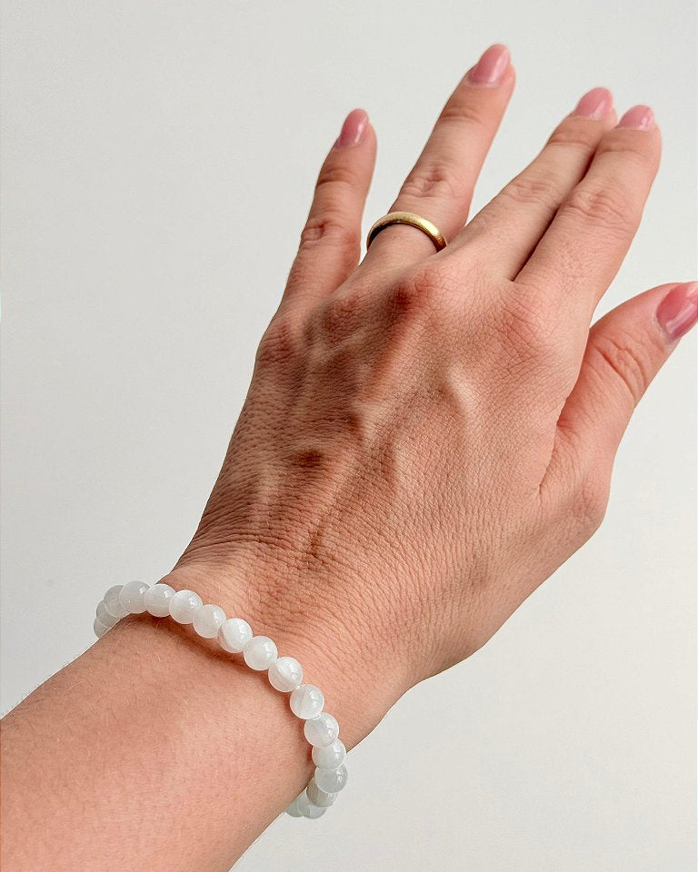 Pulseira de Selenita Redonda 6mm - Limpeza Energética; Paz de Espírito; Cansaço Mental e Dores