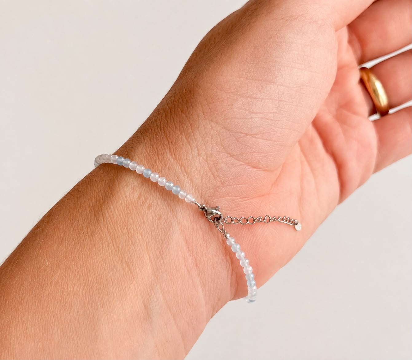 Pulseira de Água Marinha 2mm Multifacetada - Pedra da Ansiedade, Desfaz Confusões, Protege os Pensamentos