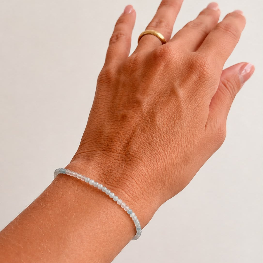 Pulseira de Água Marinha 2mm Multifacetada - Pedra da Ansiedade, Desfaz Confusões, Protege os Pensamentos