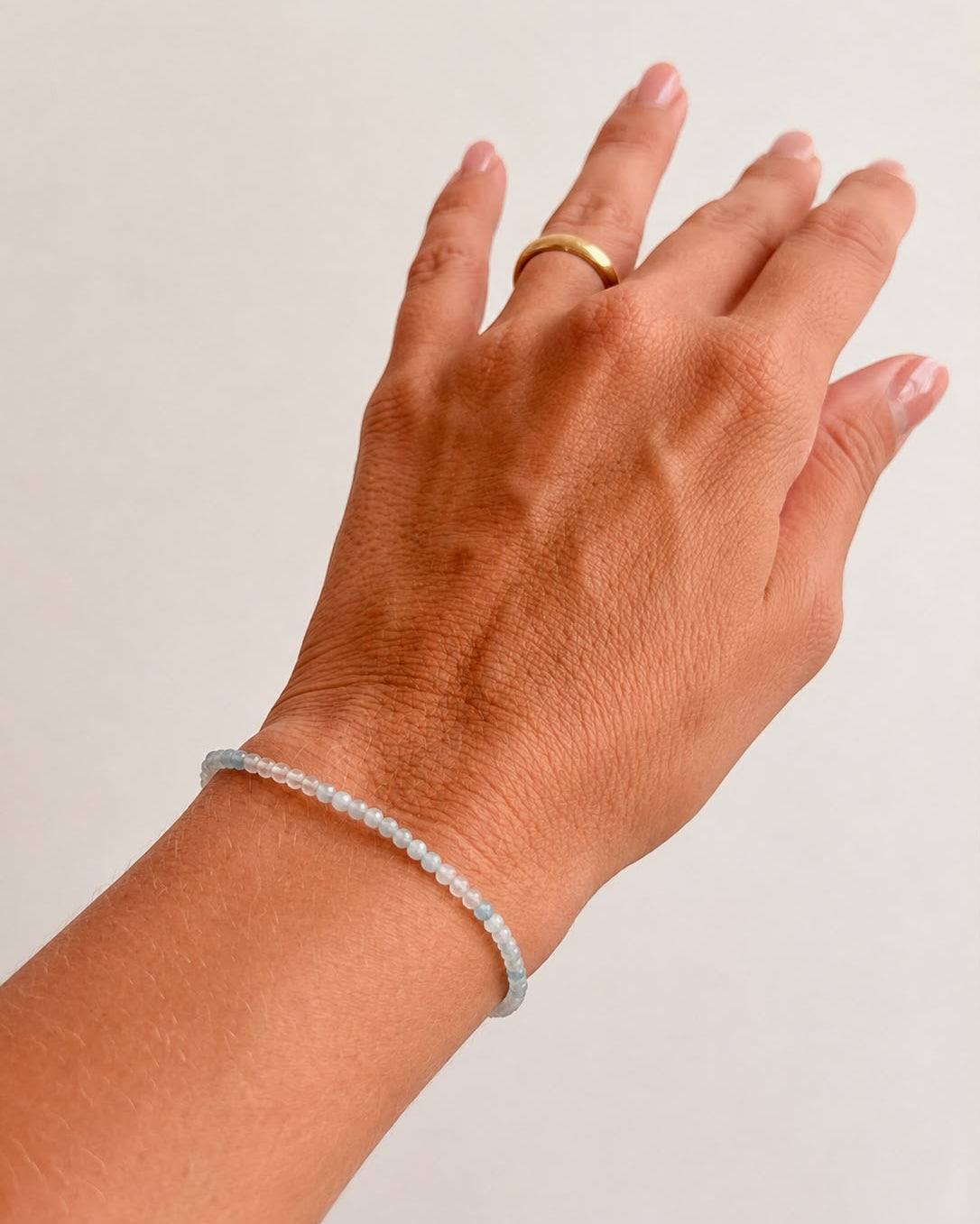 Pulseira de Água Marinha 2mm Multifacetada - Pedra da Ansiedade, Desfaz Confusões, Protege os Pensamentos