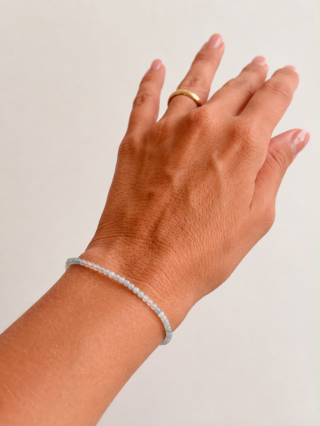 Pulseira de Água Marinha 2mm Multifacetada - Pedra da Ansiedade, Desfaz Confusões, Protege os Pensamentos