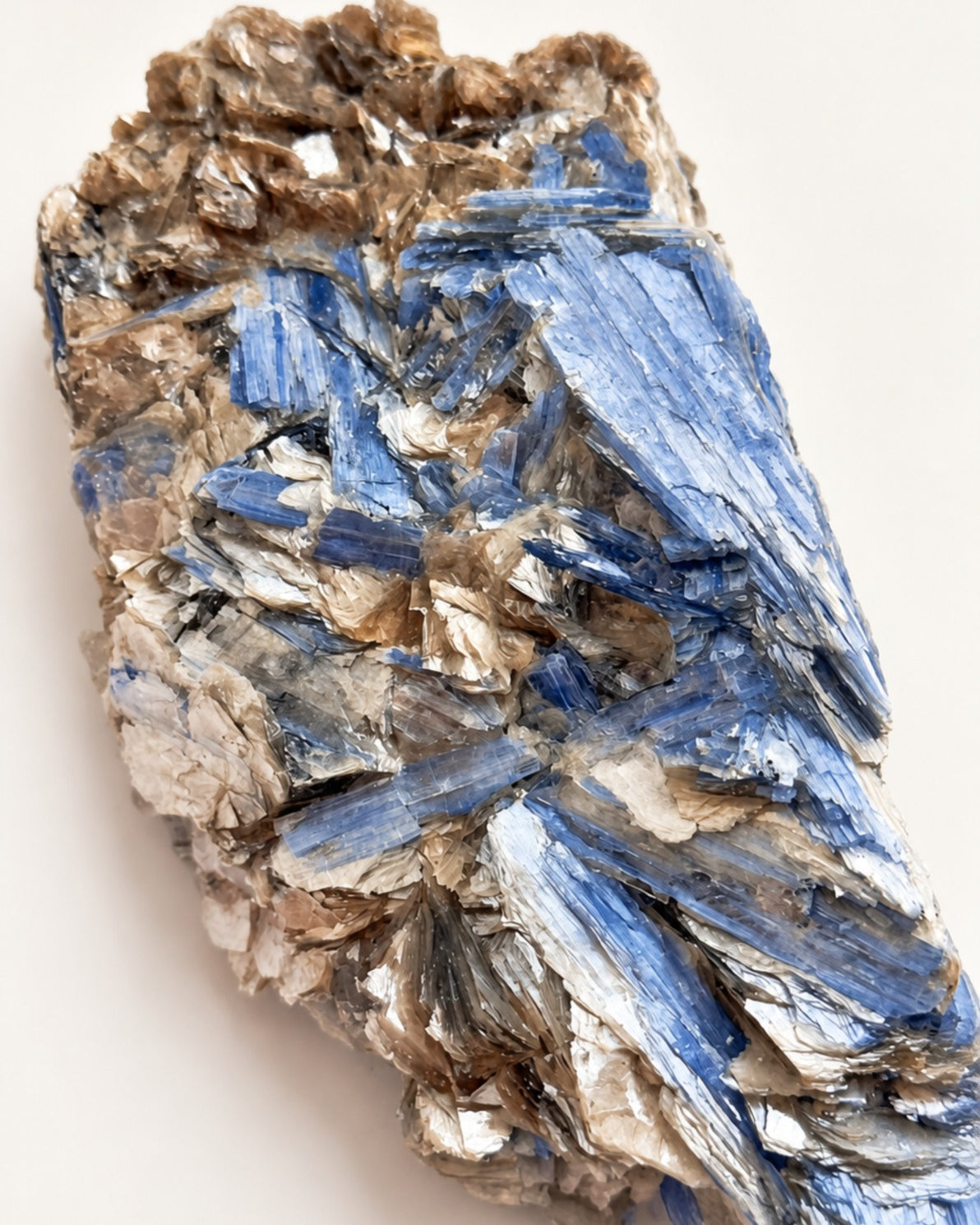 Cianita Azul com Inclusões - CIA156 376g - Pedra do Arcanjo Miguel - Proteção dos Anjos