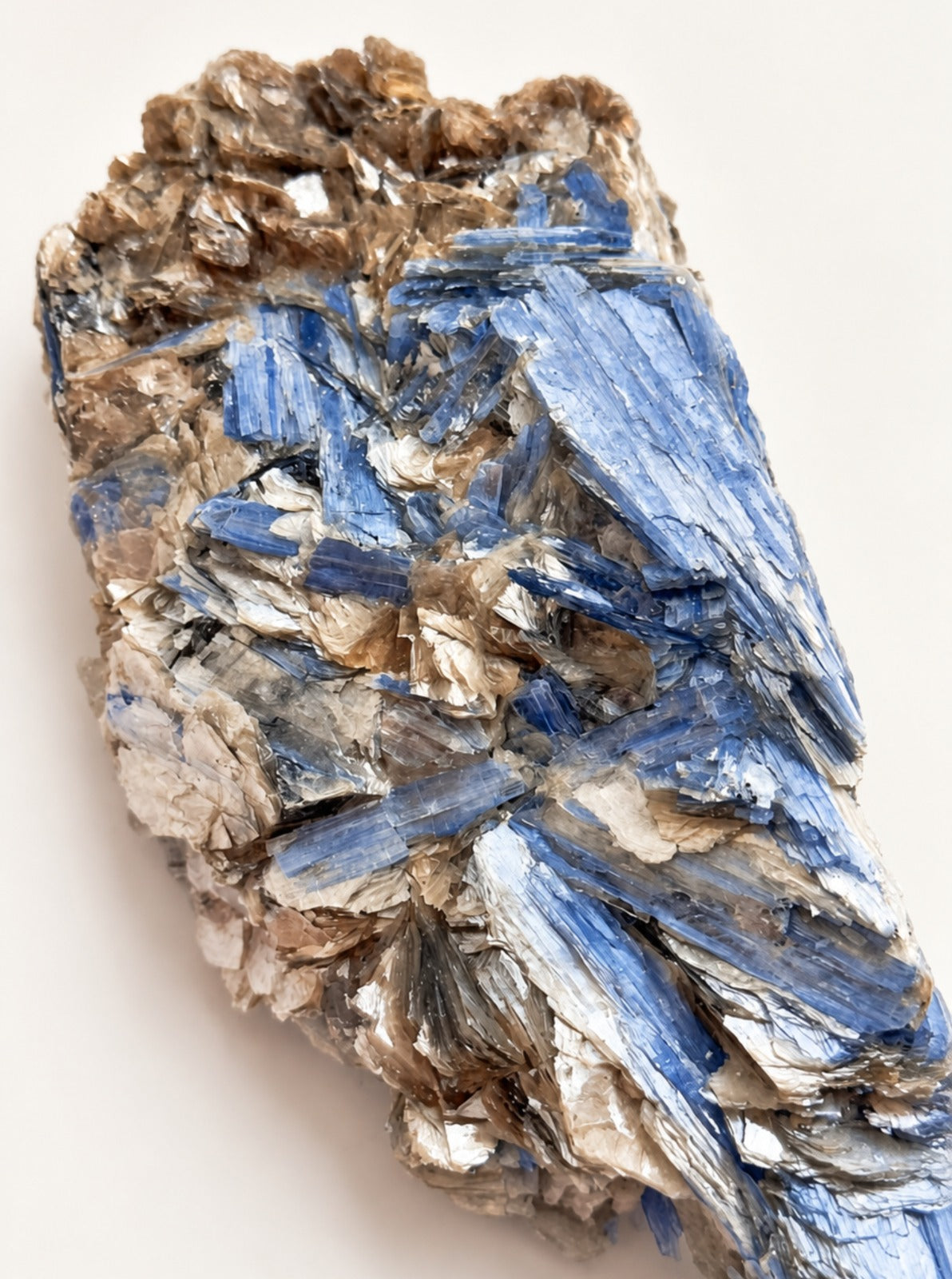 Cianita Azul com Inclusões - CIA156 376g - Pedra do Arcanjo Miguel - Proteção dos Anjos