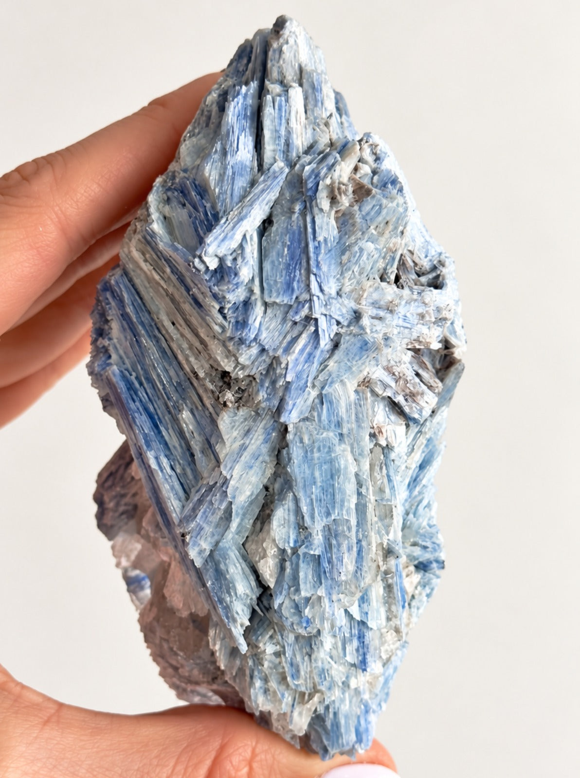 Cianita Azul com Inclusões - CIA154 403g - Pedra do Arcanjo Miguel - Proteção dos Anjos