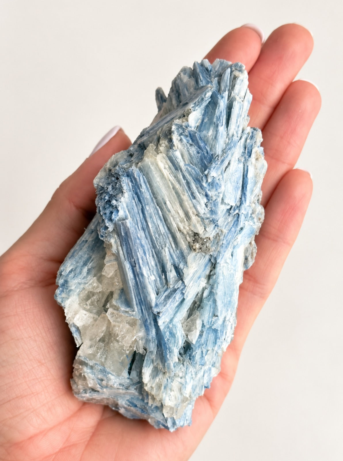 Cianita Azul com Inclusões - CIA154 403g - Pedra do Arcanjo Miguel - Proteção dos Anjos